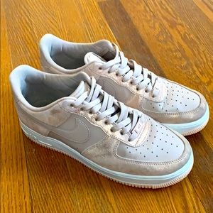 NIKE AIR FORCE 1s
